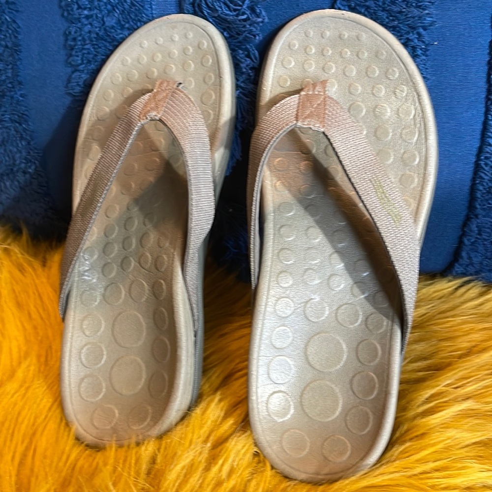 Vionic flip flop